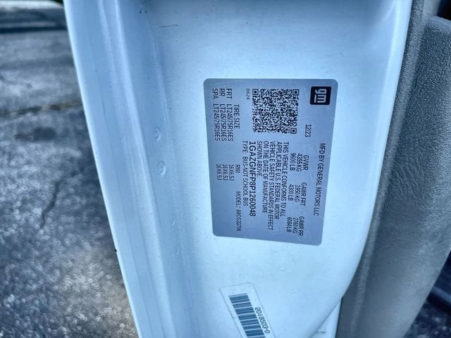 2023 Chevrolet Express Passenger 3500 1LS