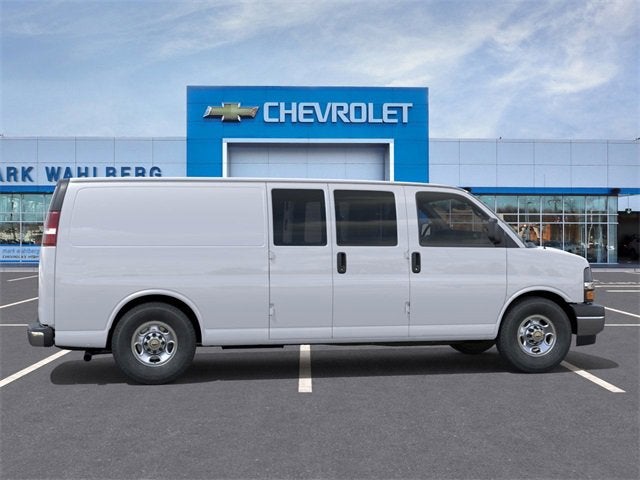 2025 Chevrolet Express Cargo 3500 WT