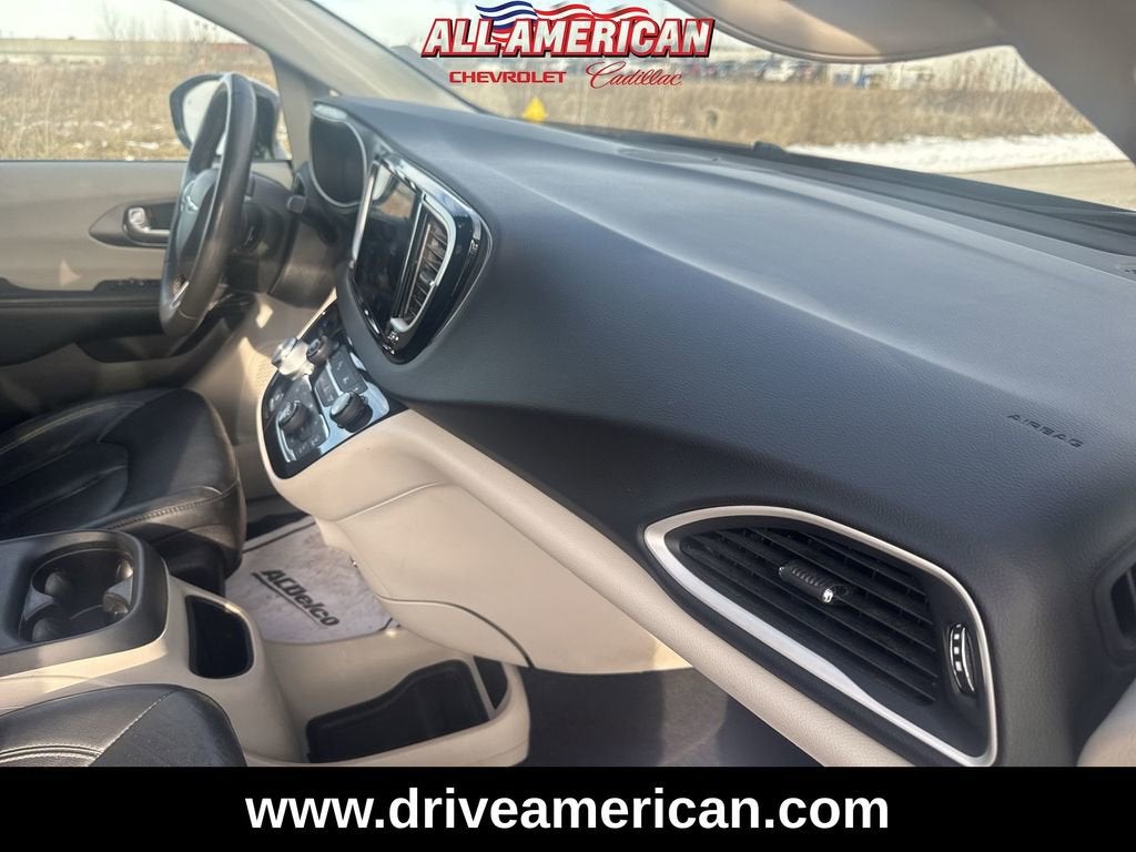 2022 Chrysler Pacifica Touring L