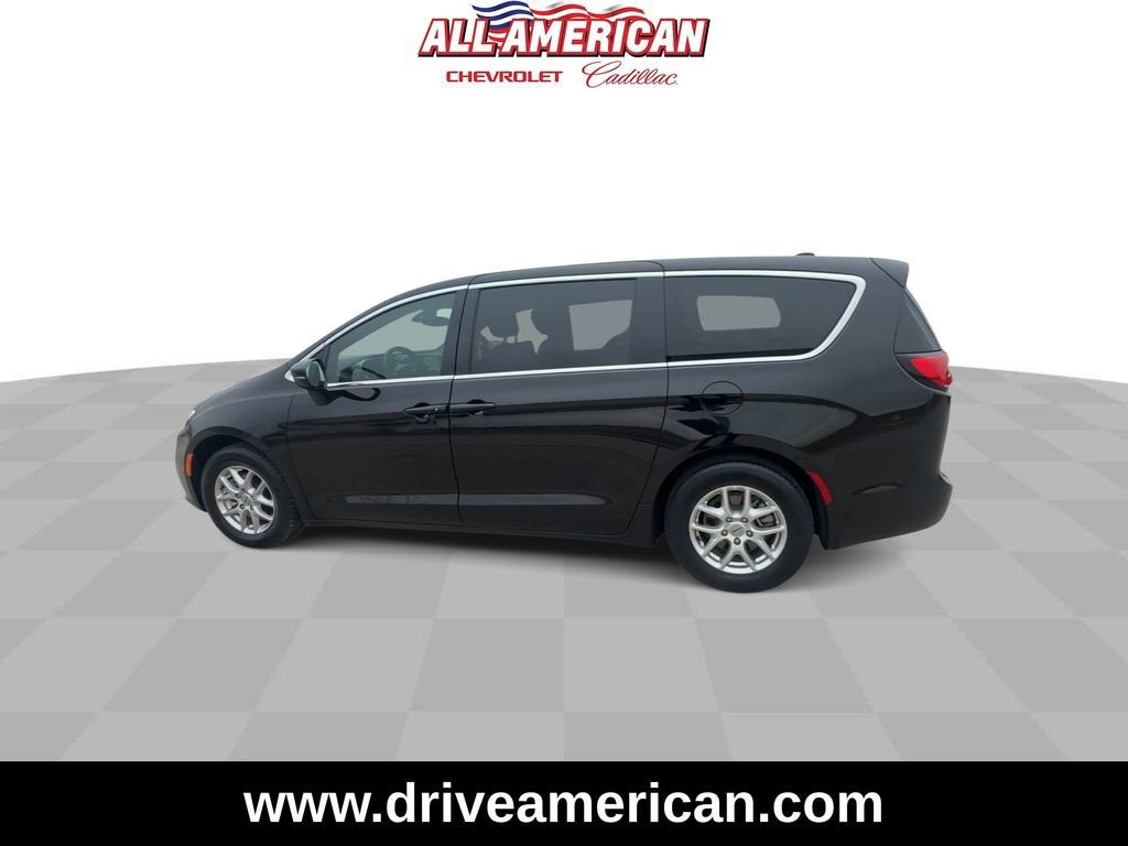 2025 Chrysler Pacifica Select