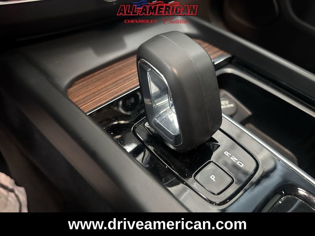 2024 Volvo XC60 Plus Dark Theme