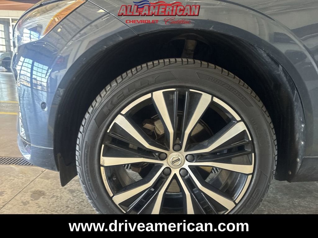 2024 Volvo XC60 Plus Dark Theme