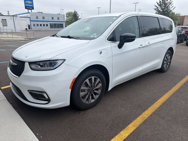 2024 Chrysler Pacifica Select