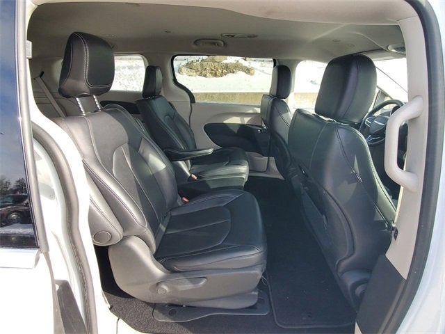 2024 Chrysler Pacifica Hybrid Select