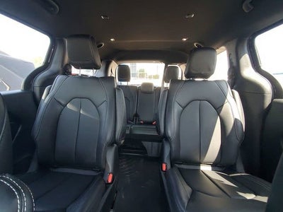 2025 Chrysler Pacifica Hybrid Select