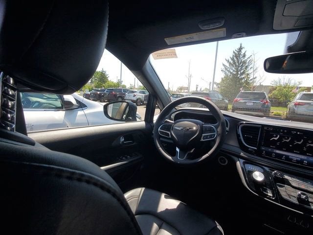 2025 Chrysler Pacifica Hybrid Select