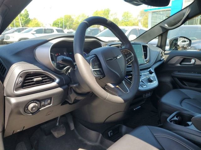 2025 Chrysler Pacifica Hybrid Select