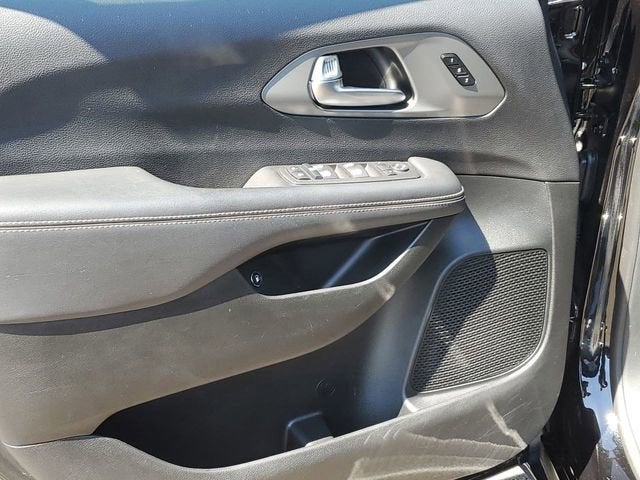 2025 Chrysler Pacifica Hybrid Select