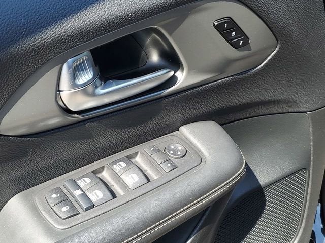 2025 Chrysler Pacifica Hybrid Select