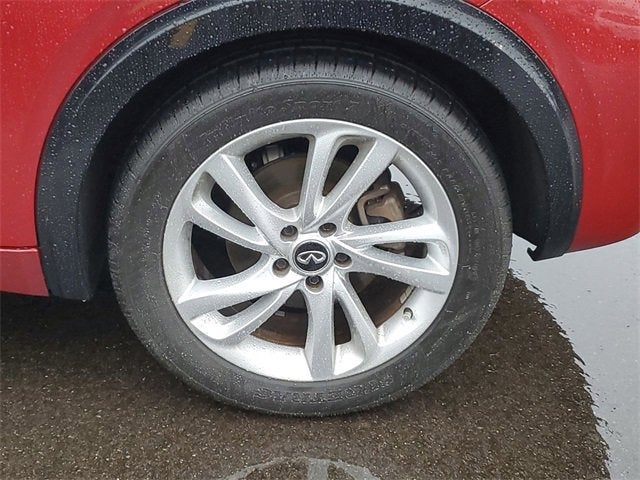 2017 INFINITI QX30 Premium