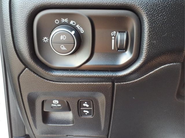 2021 RAM 1500 Big Horn Crew Cab 4x4 5'7" Box