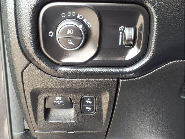 2021 RAM 1500 Big Horn Crew Cab 4x4 5'7" Box