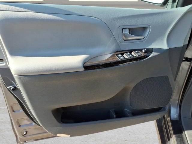 2019 Toyota Sienna XLE Auto Access Seat