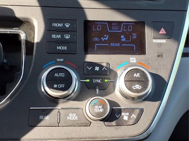 2019 Toyota Sienna XLE Auto Access Seat