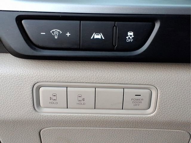 2023 Kia Carnival LX