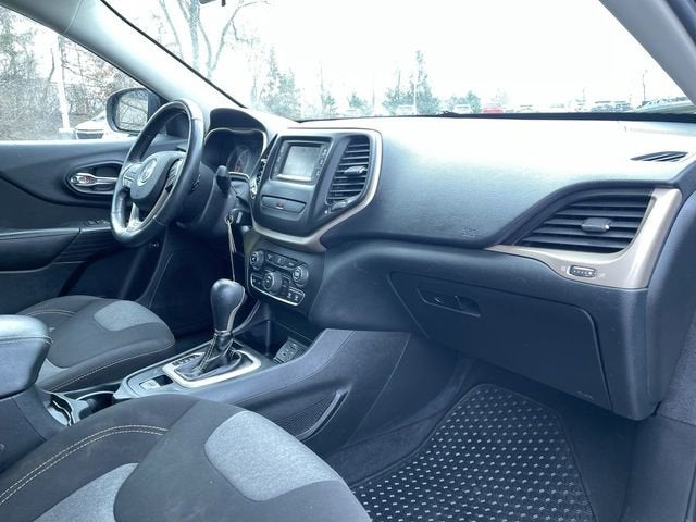 2016 Jeep Cherokee Sport