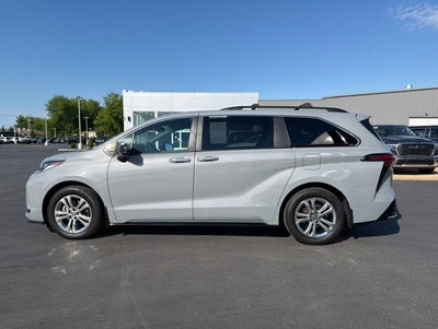 2023 Toyota Sienna XSE 7 Passenger