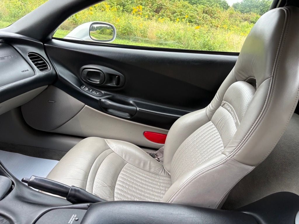 2001 Chevrolet Corvette Base