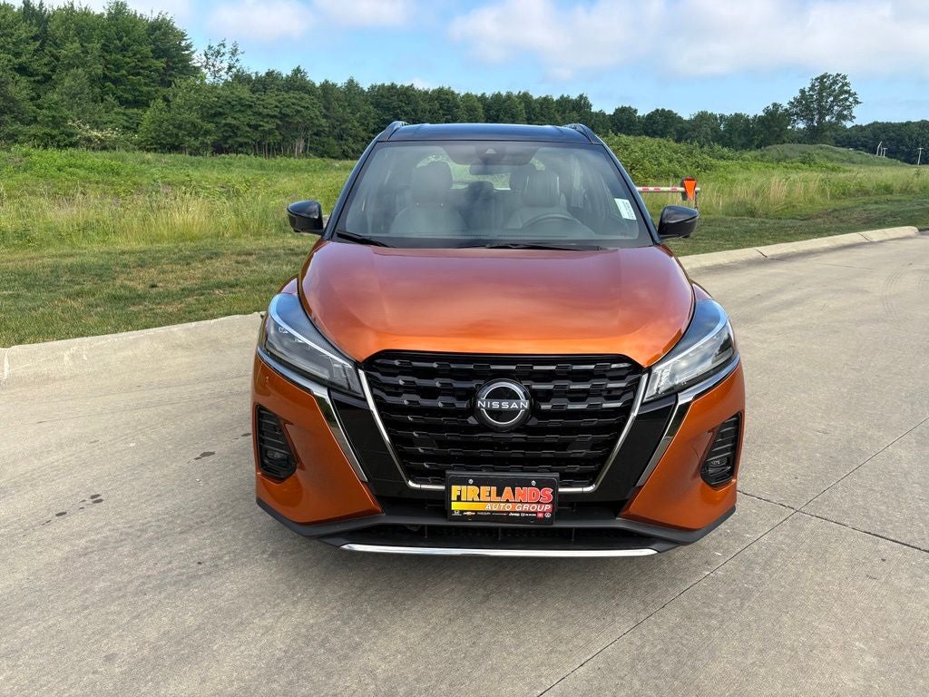 2023 Nissan Kicks SR