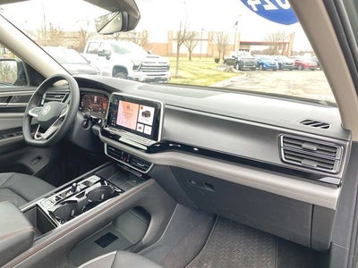 2024 Volkswagen Atlas 2.0T Peak Edition SEL