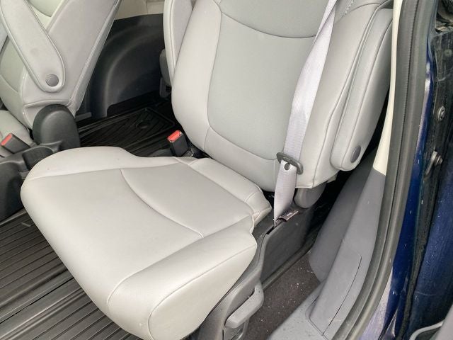 2022 Toyota Sienna XLE 7 Passenger