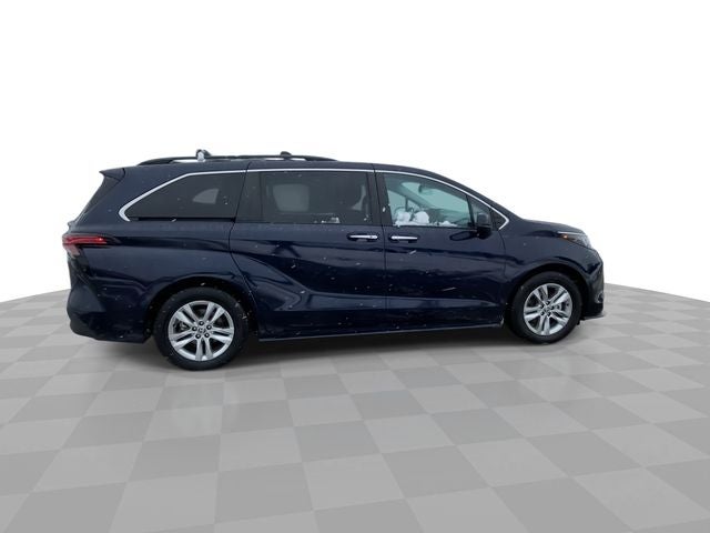 2022 Toyota Sienna XLE 7 Passenger