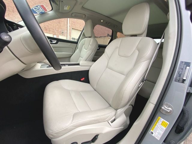2025 Volvo XC60 B5 Plus