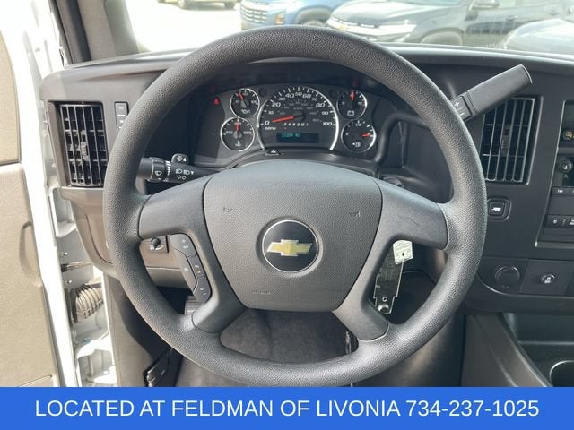 2025 Chevrolet Express Passenger 1LT