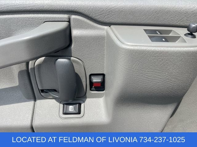 2025 Chevrolet Express Passenger 1LT