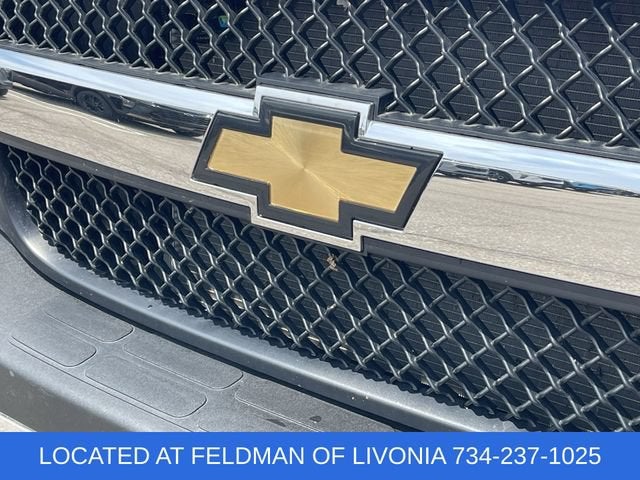 2025 Chevrolet Express Passenger 1LT
