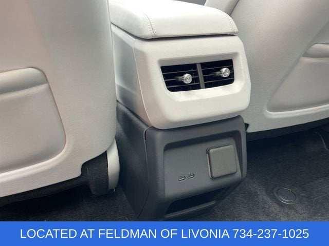 2025 Cadillac OPTIQ Luxury 1