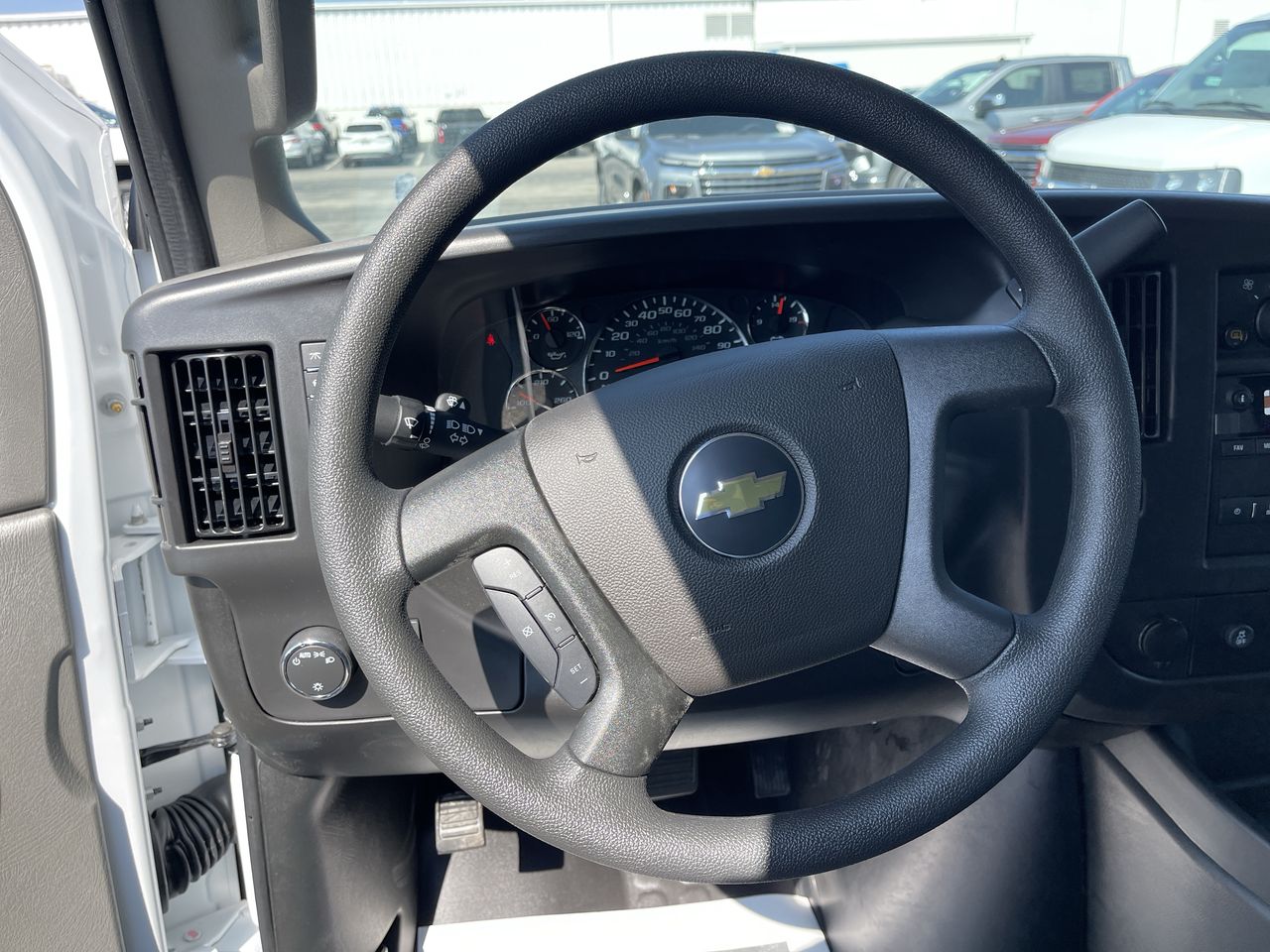 2025 Chevrolet Express Cargo WT