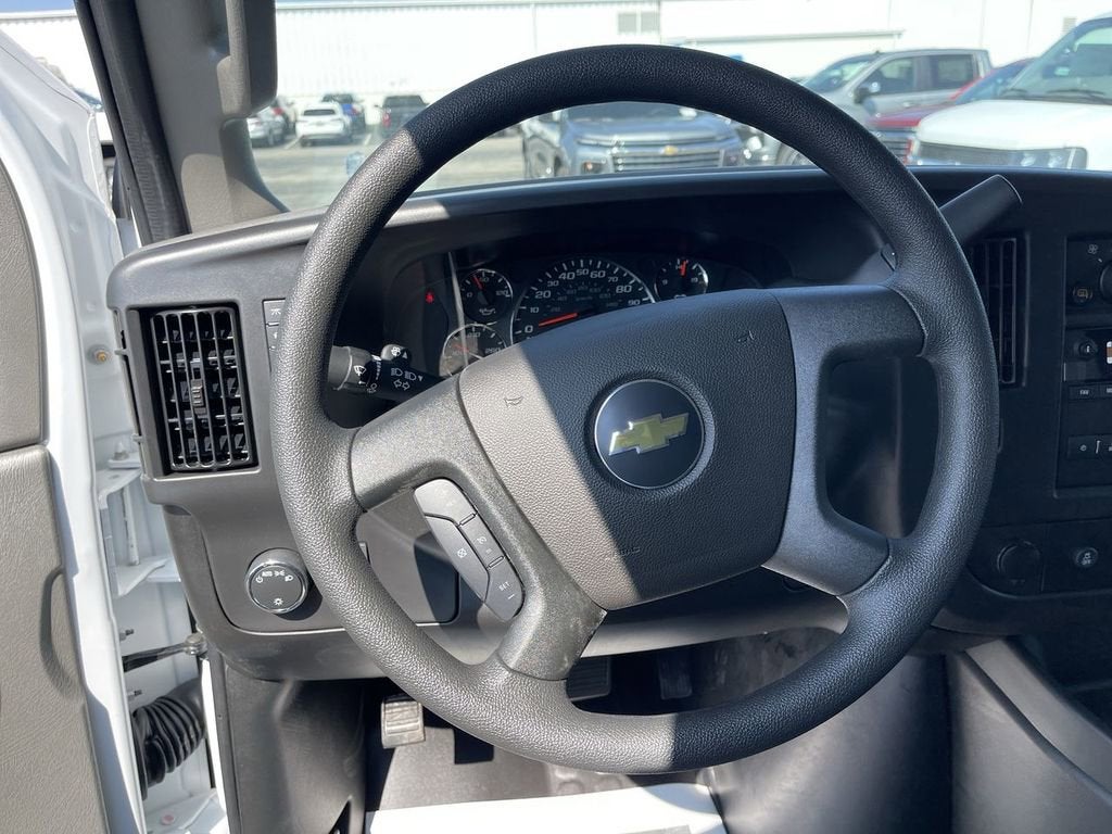 2025 Chevrolet Express Cargo WT