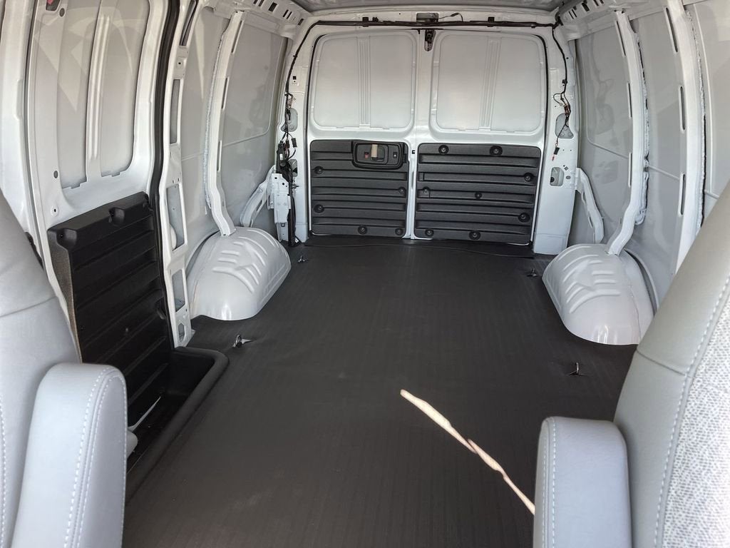 2025 Chevrolet Express Cargo WT