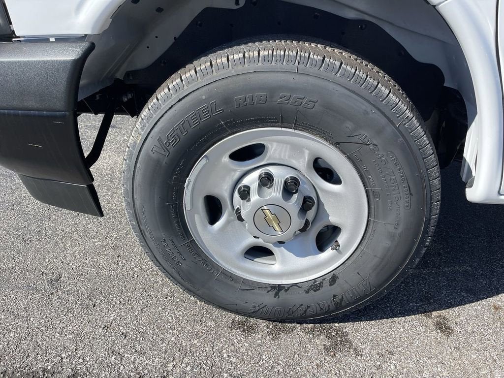 2025 Chevrolet Express Cargo WT