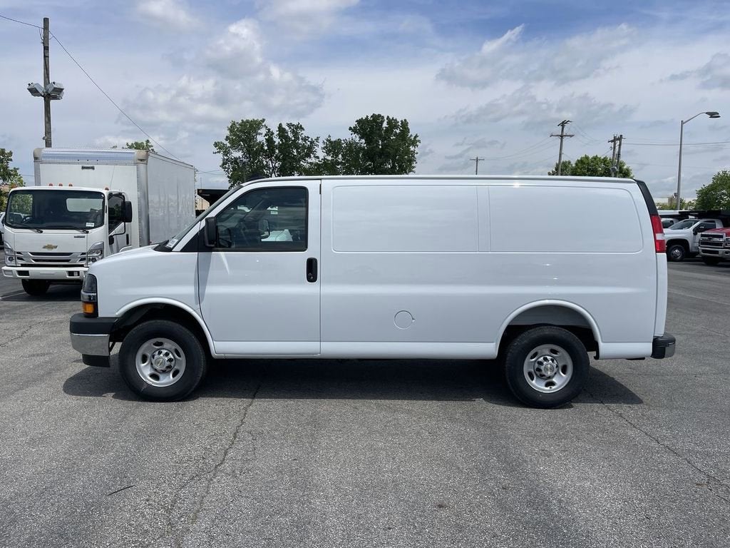 2025 Chevrolet Express Cargo WT