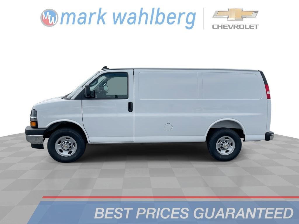2025 Chevrolet Express Cargo WT