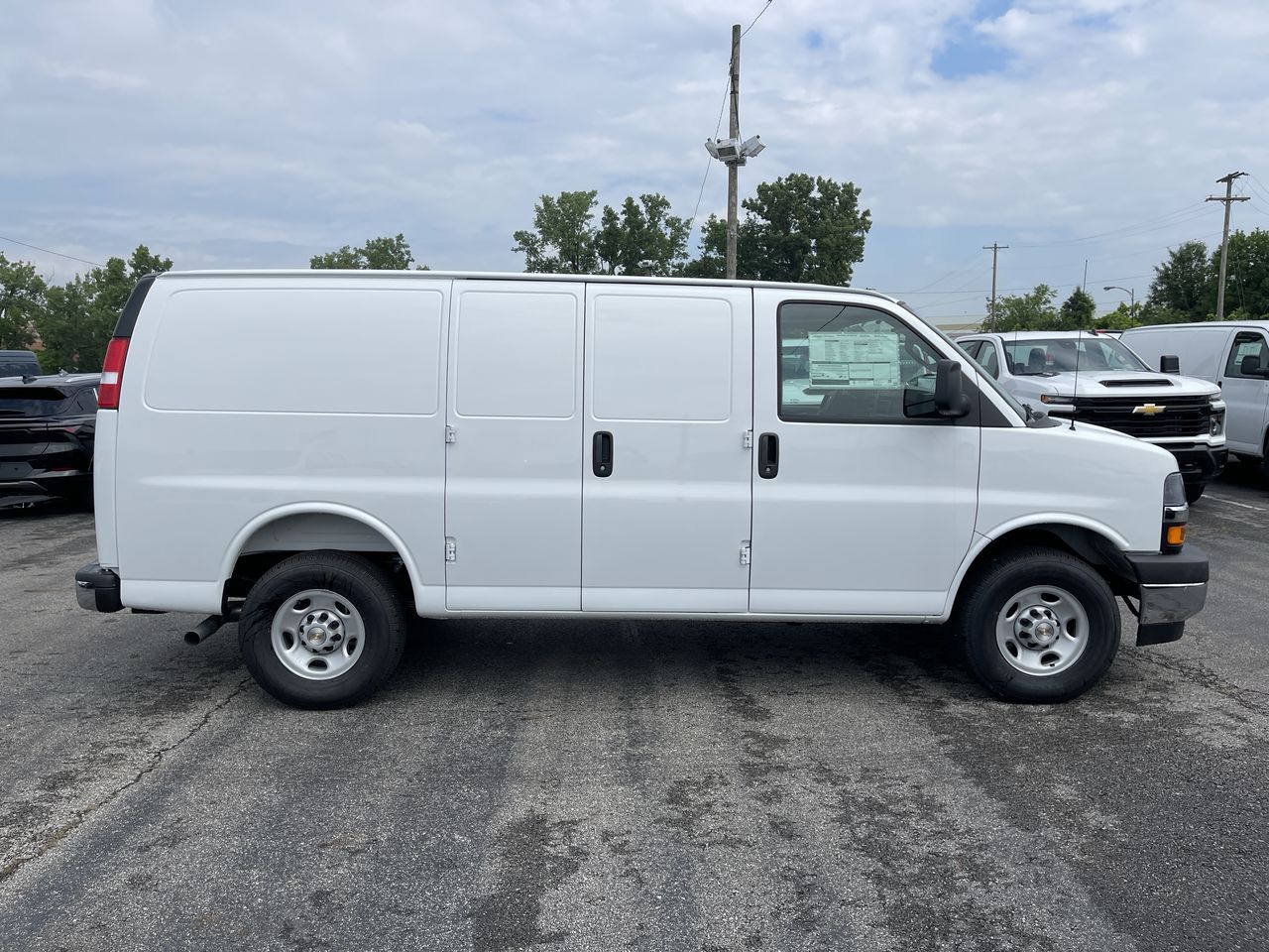 2025 Chevrolet Express Cargo WT