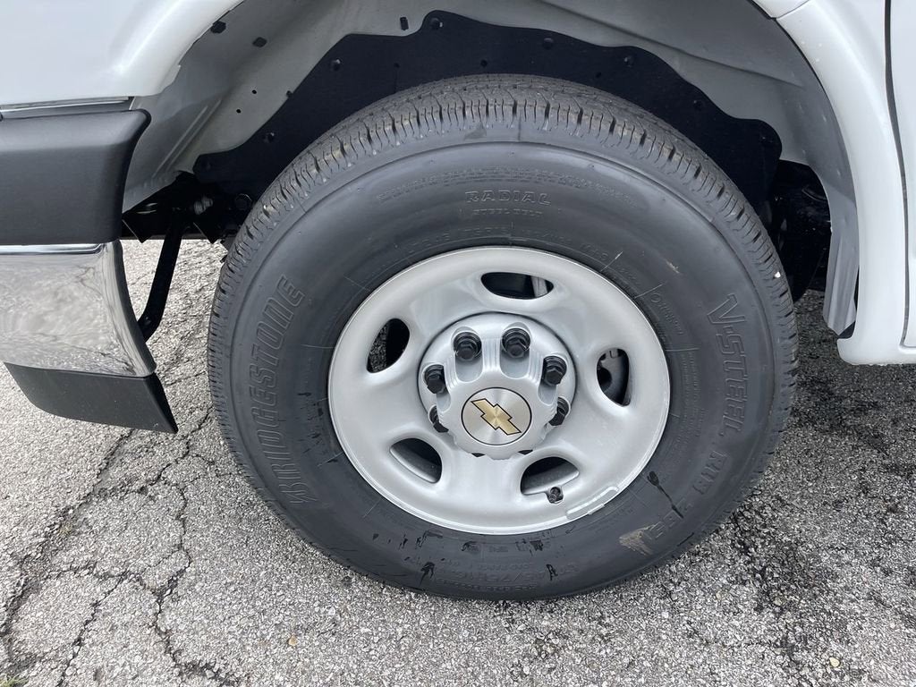 2025 Chevrolet Express Cargo WT