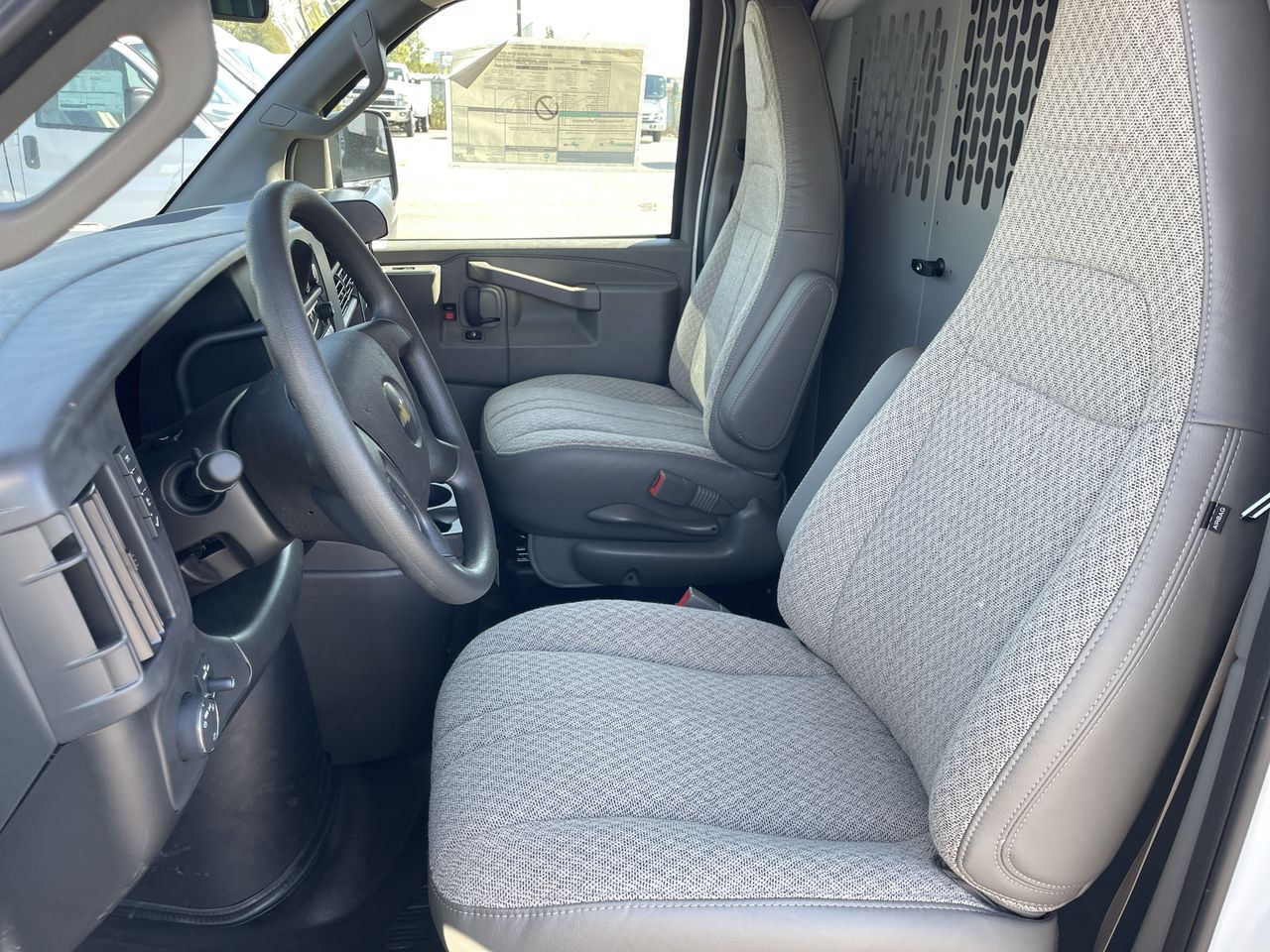 2025 Chevrolet Express Cargo WT