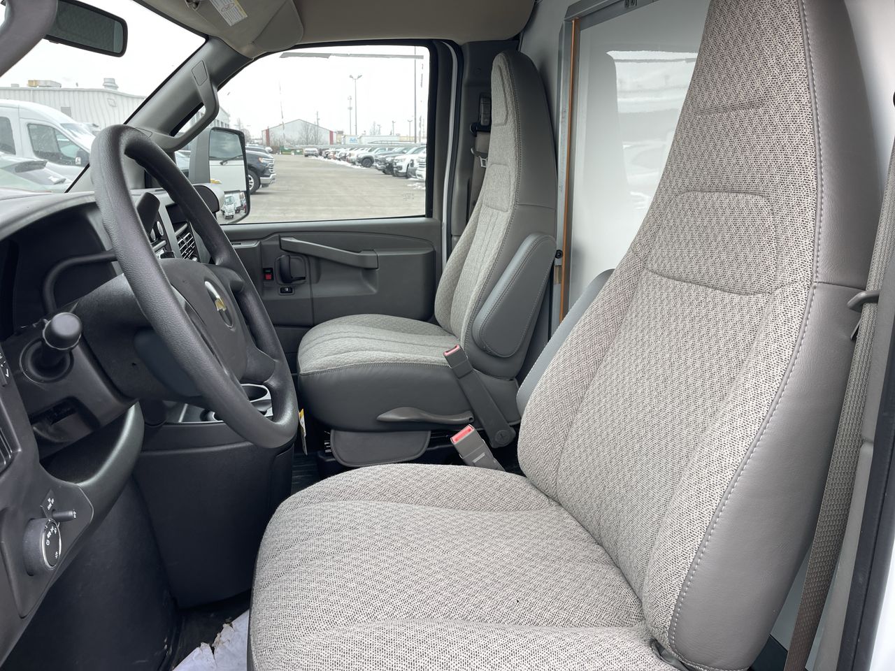 2025 Chevrolet Express Cutaway 3500 1WT