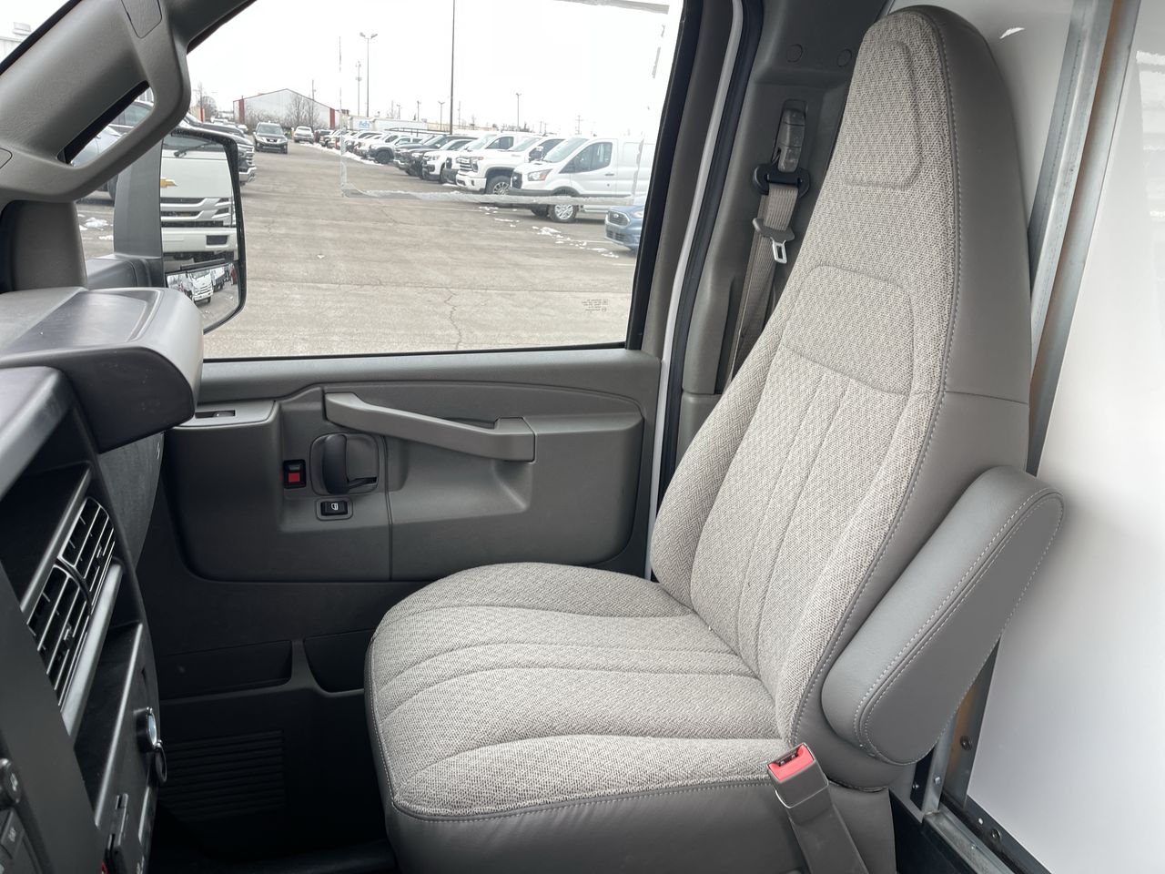 2025 Chevrolet Express Cutaway 3500 1WT