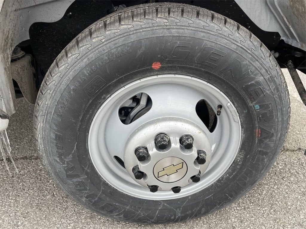 2025 Chevrolet Express Cutaway 3500 1WT