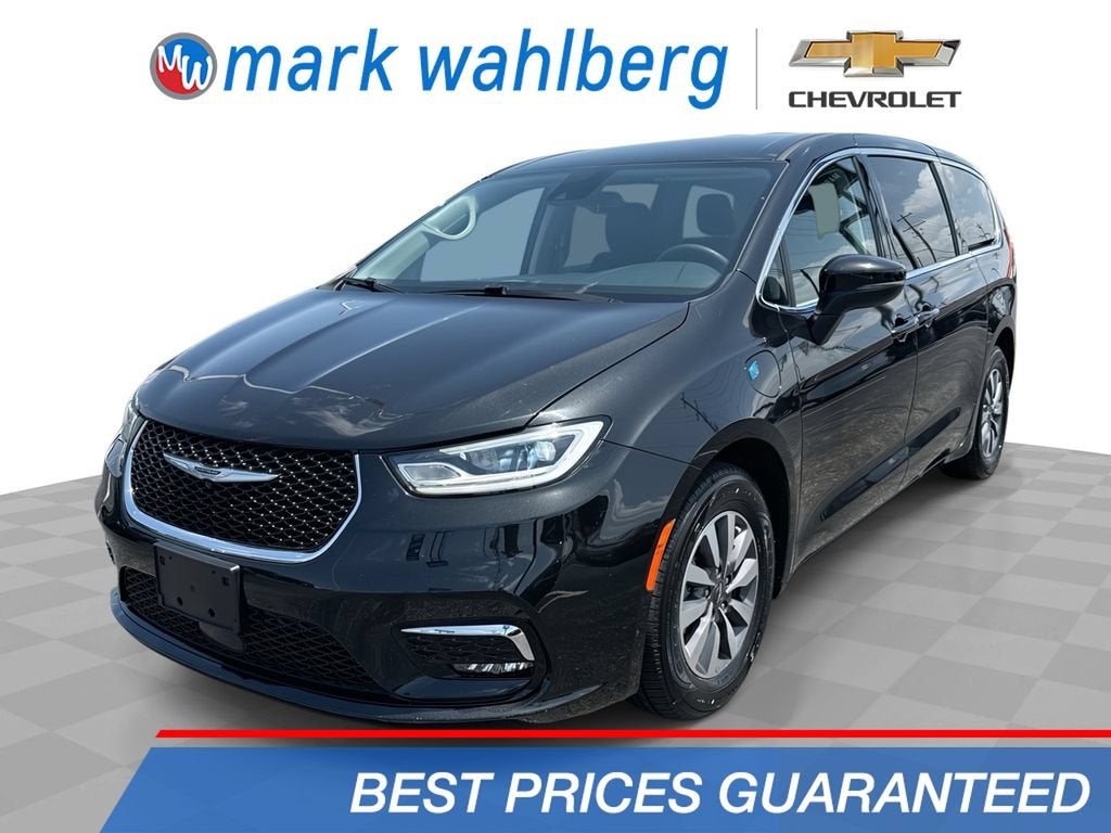 2023 Chrysler Pacifica Hybrid Touring L in Brilliant Black Crystal Pearlcoat — front three-quarter view
