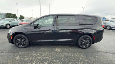 2022 Chrysler Pacifica Hybrid Touring L