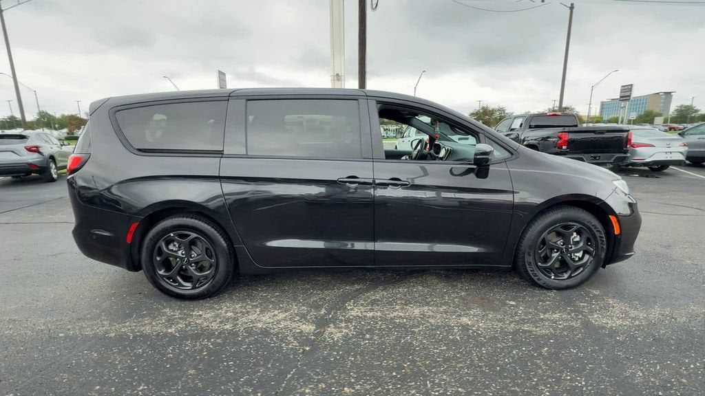 2022 Chrysler Pacifica Hybrid Touring L