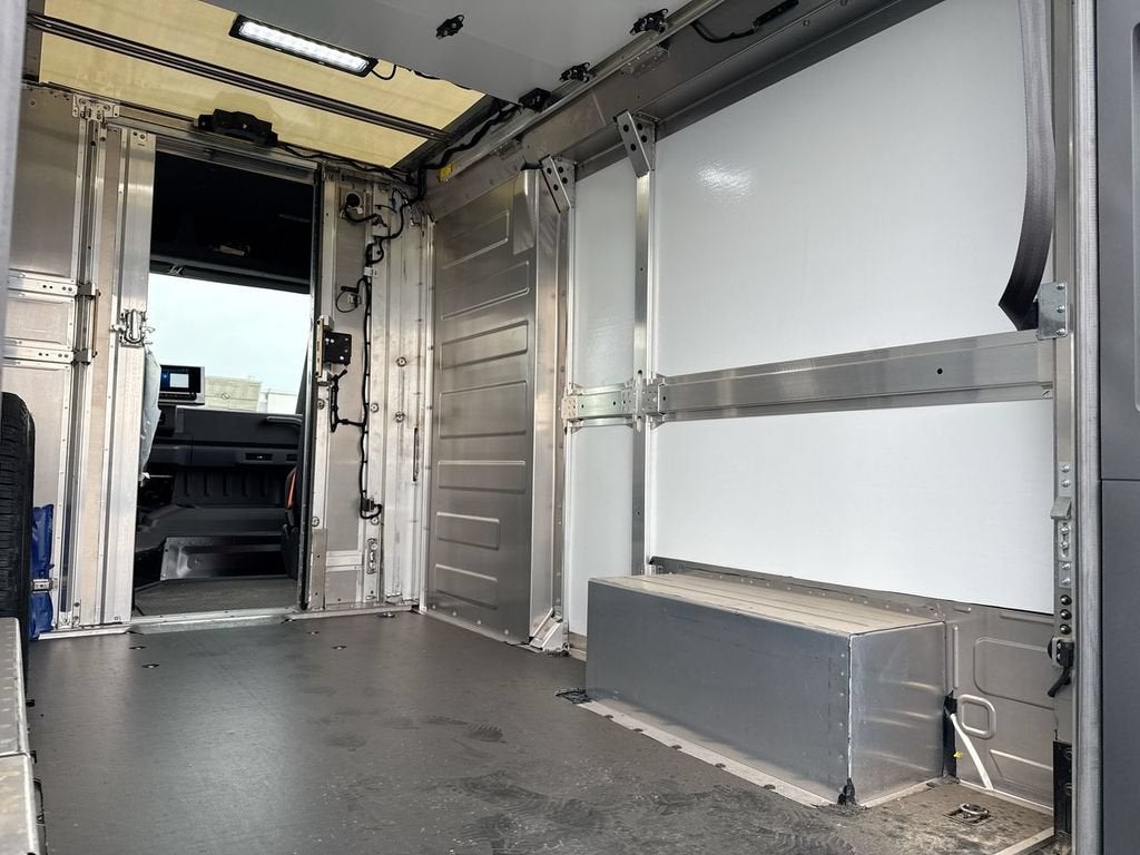 2024 BrightDrop Zevo 400 EJY