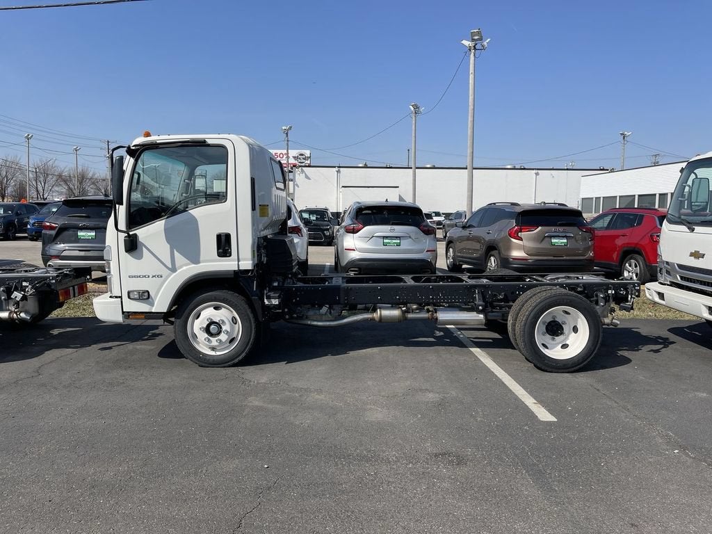 2024 Chevrolet Low Cab Forward 5500 XG 5500